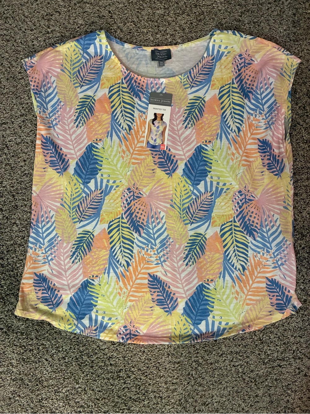 🎉 4/$25 NWT Berkeley Jensen Women's Pastel Leaf Print Short Sleeve Tee - Multi